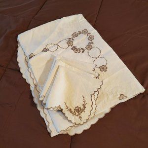 Vintage Scalloped Edge Needlepoint Cotton Set of 6 Napkins + 48x66 Tablecloth